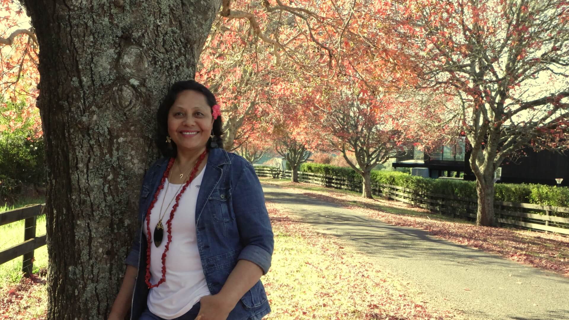 Lupe smile under tree